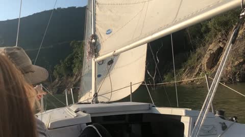 El velero que juega con el viento