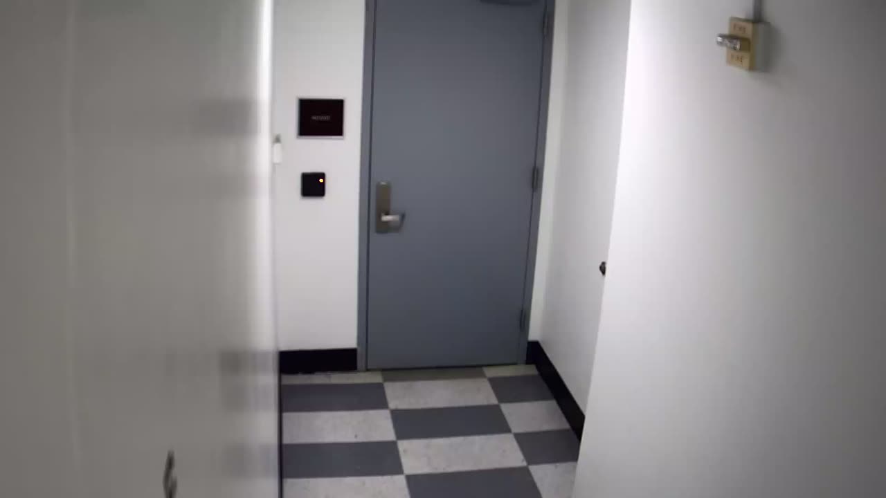 6149RHOBG3G301CStairwayLobbyEntry_2021-01-05_03h20min00s640ms.mp4