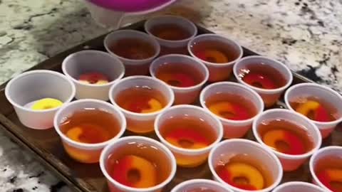 Peach crown Jell-O shots 🤩👀
