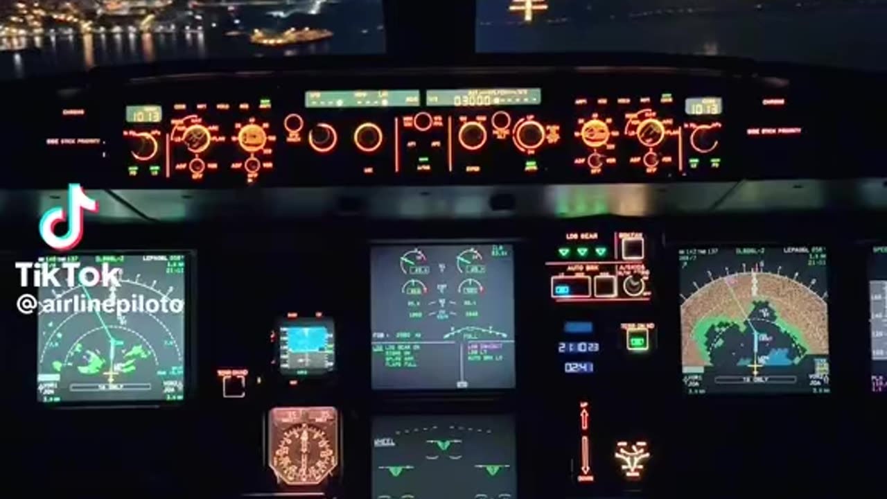 How do you Rate this Night Landing from the A-320 cockpit ?
