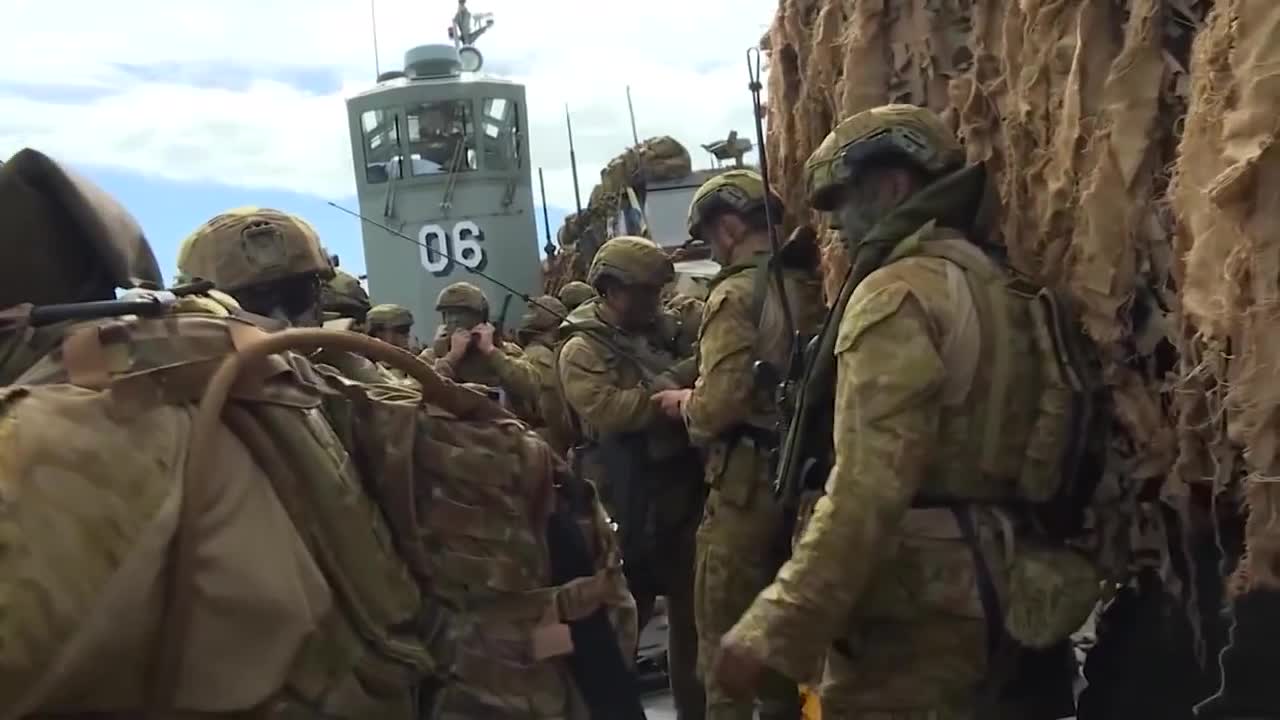 Australian Troops Conduct Beach Landing During Talisman Saber Joint Military Exercises6