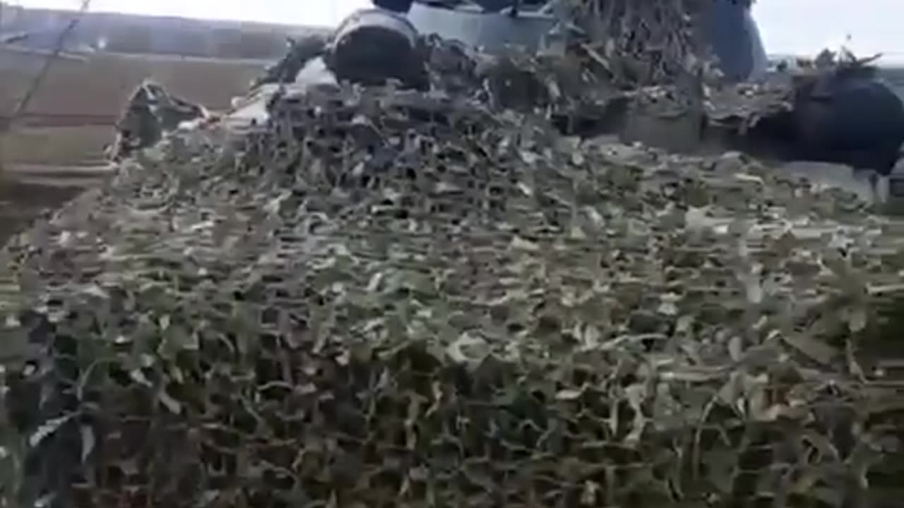Russian soldier shows off decoy posistion