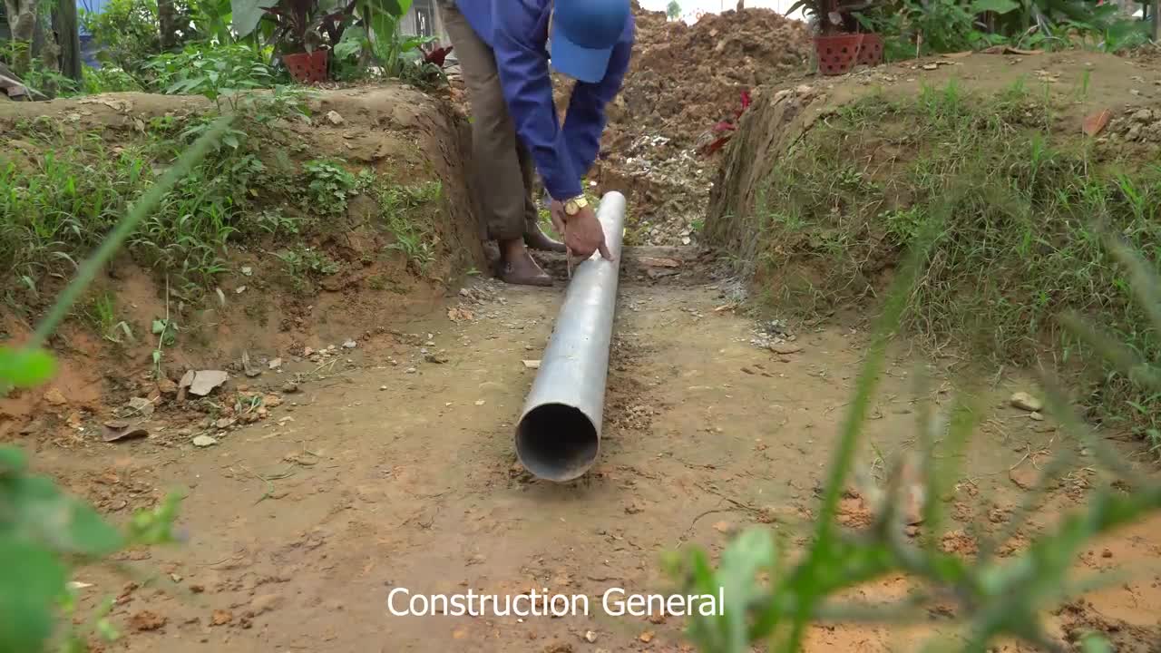 Construction Of Hydroelectricity With The Unit In The Middle Of The Lake