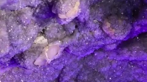 The Enchanted Cave In Australia Is The Largest Amethyst Cave In The World~It Measures Approximately 18 Ft Wide & Weighs Over 44,000 Pounds