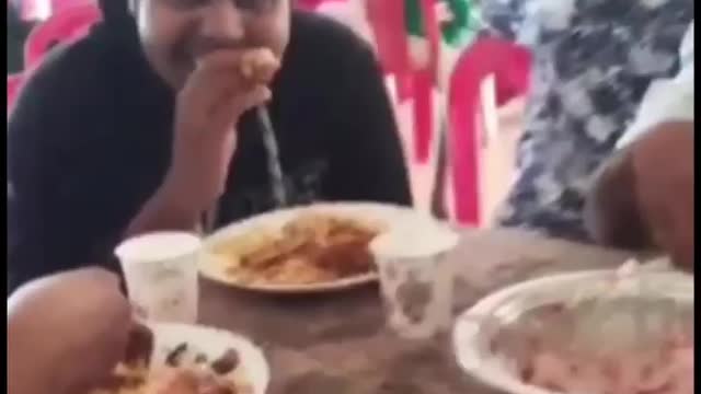 That's Why You Don't Eat Around Your Friends😂