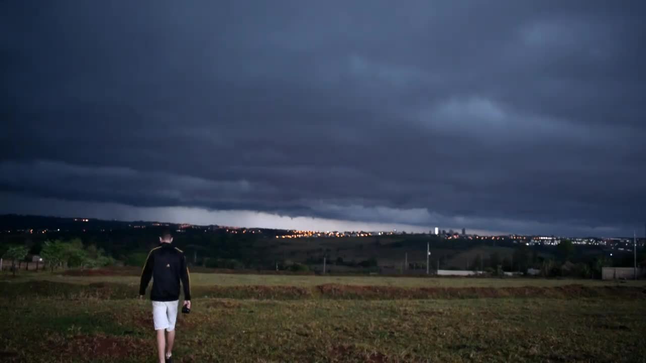 Jaw-dropping spring storm in southern Brazil captured on camera