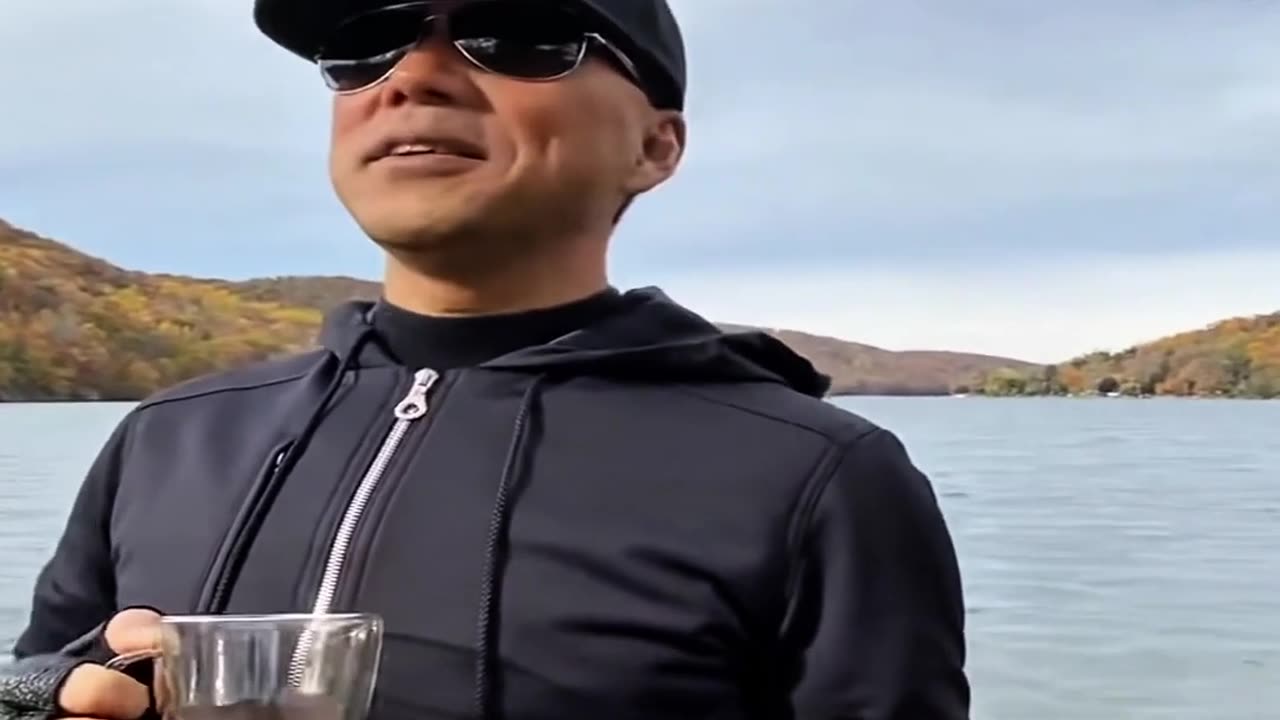 20201027文贵先生GETTR¹： #深山老林 发给战友问候。想战友、兄弟姐妹们了，战斗中，一分一秒不敢闲！一切都是自然，享受着自然带来的力量，没有什么不可能；相信真实和阳光的力量