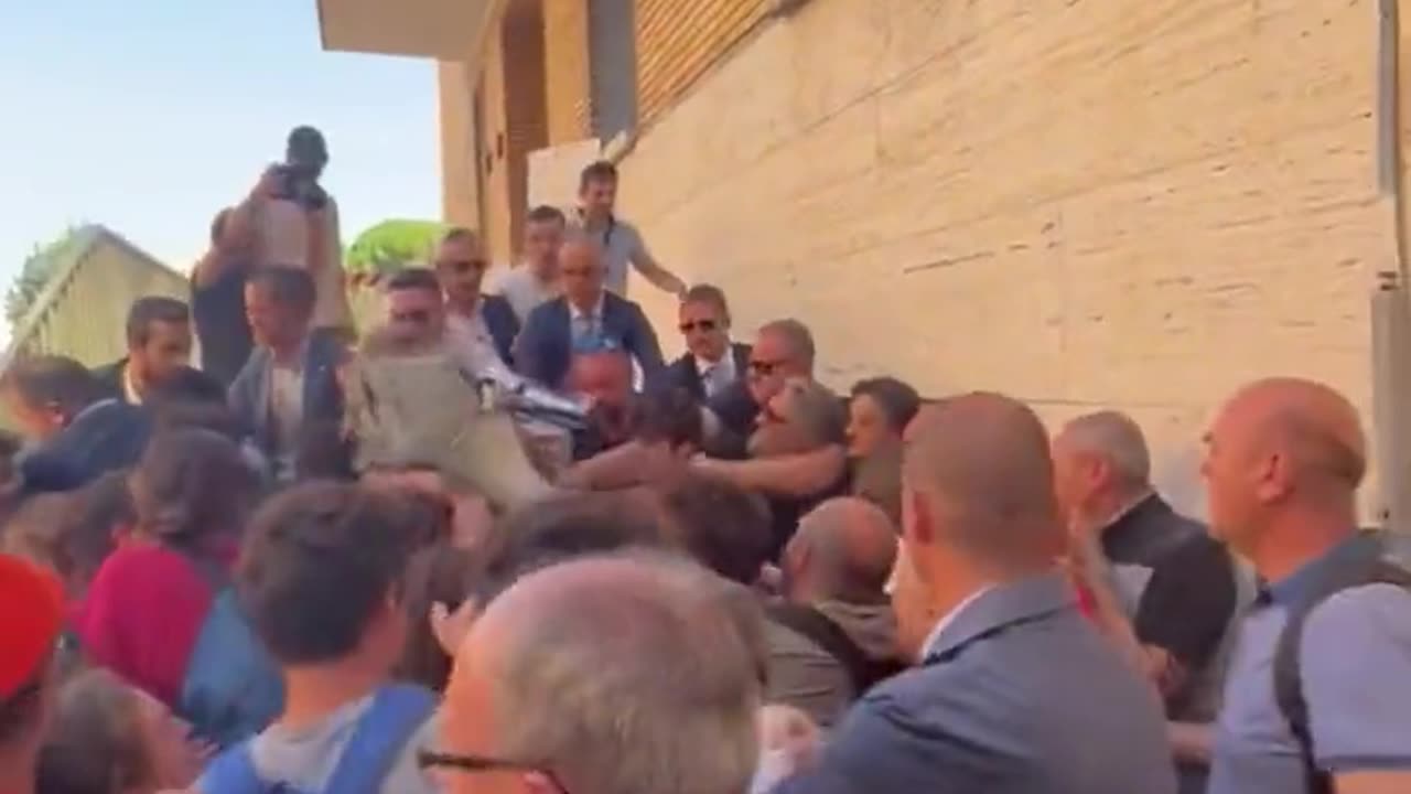 Clashes between pro-Hamas left-wing extremist students and the police in Rome