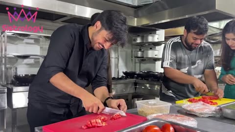 COUPLE COOKING CHALLENGE🥘🔪 | Areeb ki Ankh mai Mirch Chali Gai😓 | HN Foods Kitchen Destroyed😂
