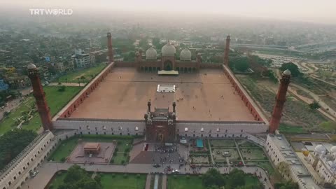 Explore Pakistan with Eva zu beck