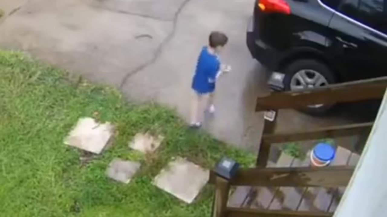 The boy cuts the tires to skip school!!!