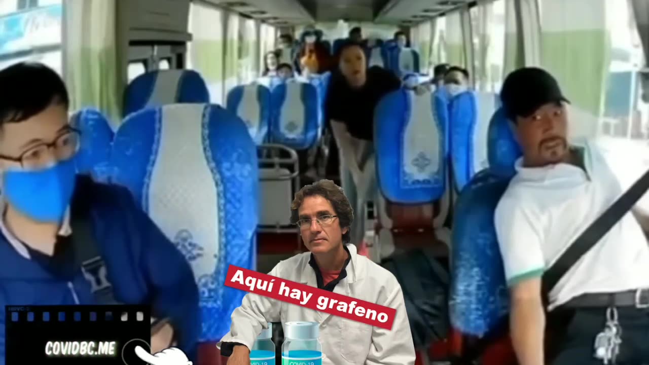 VOLANTINITIS conductor autobus con el movil en la mano