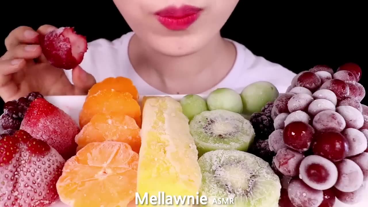 ASMR FROZEN FRUITS EATING SOUNDS