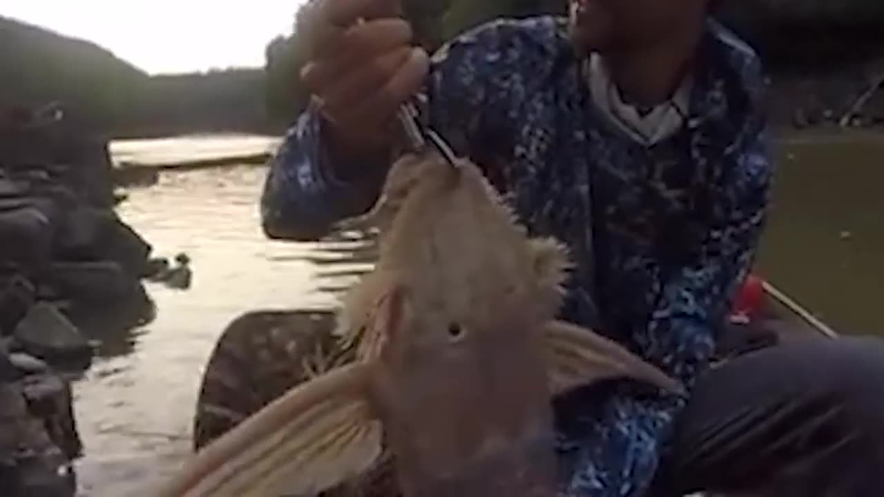 This Girl Didn't Realize It Wasn't a Fish...