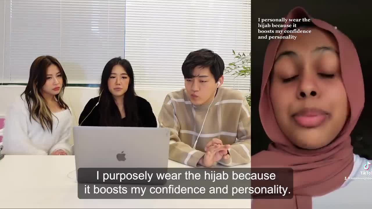 Korean girls react to Hijabii from TikTok