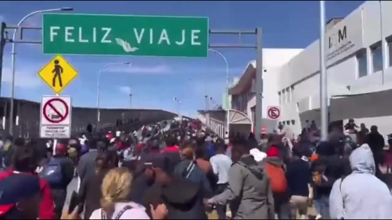 Massive Group of Military-Age Males Storm Port of Entry in El Paso in Effort to Get Into US