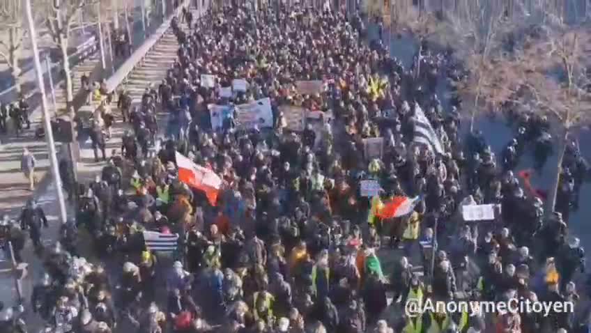 MASSIVE Franch Protest Convoy - Police using TEAR GAS & Violence