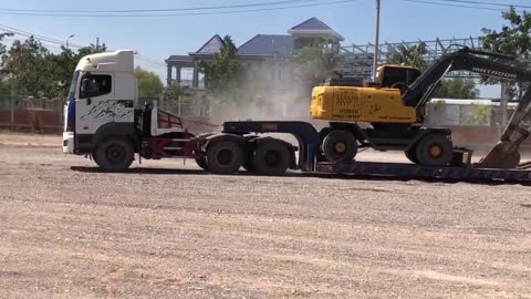 Incredible Skill Trailer Operator Bring Wheeled Excavator Clump To Mountain