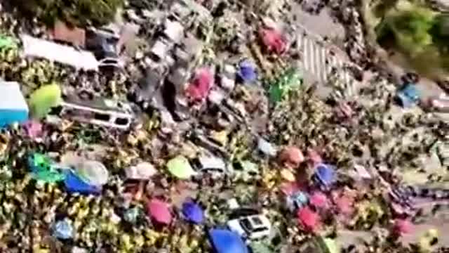 Protesters in Rio De Janiro calling on the military to save Brazil 🇧🇷