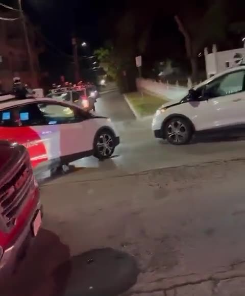 Here Are Two Dozen Self-Driving Cars Causing a Traffic Jam in Austin