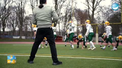 Hakan beim American Football 7 Tage, 7 Köpfe