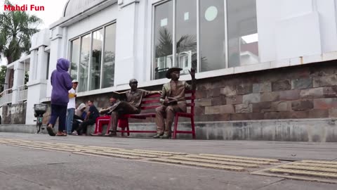 Cowboy prank. Best cowboy prank. best statue scare prank. lelucon statue prank. luco patung prank.