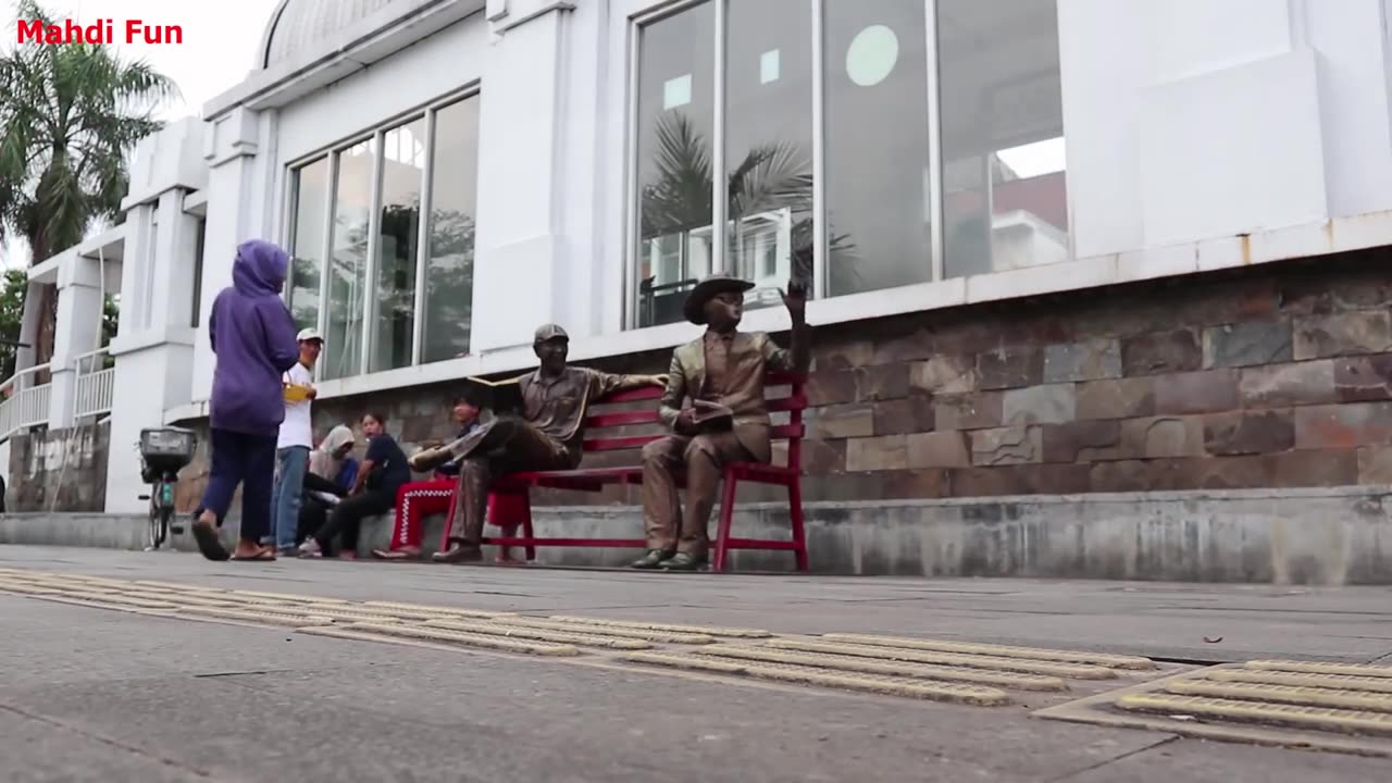 Cowboy prank. Best cowboy prank. best statue scare prank. lelucon statue prank. luco patung prank.