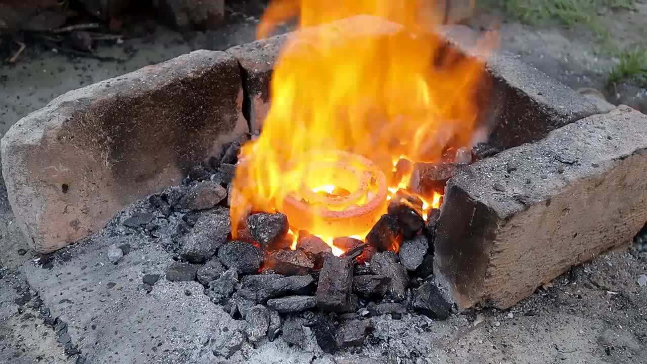 Turning a Rusty Bearing into a Beautiful but Extremely Sharp BUTTERFLY KNIFE ___ 2