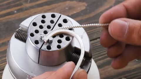 This master made an incredible ear jewelry || Cool jewelry ideas for your inspiration