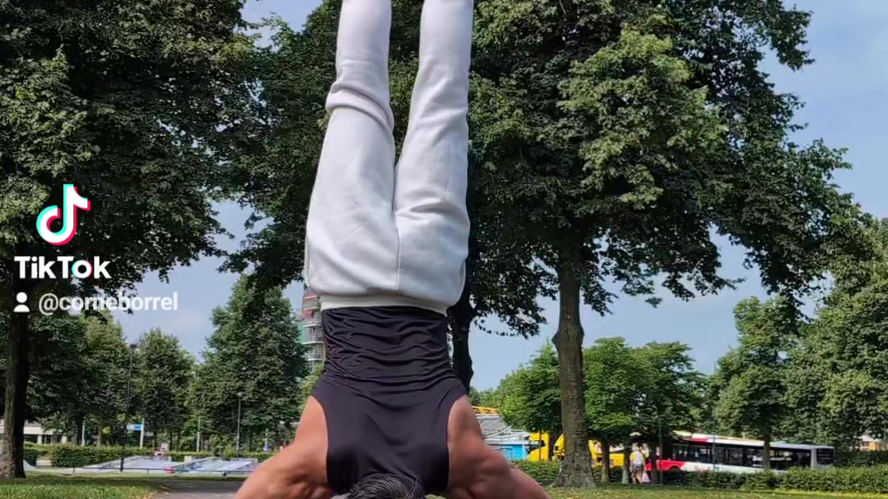 Handstand clap pushup