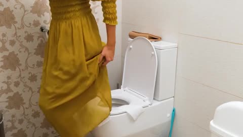 AWKWARD BATHROOM SITUATIONS AND HOW TO MAKE THEM BETTER