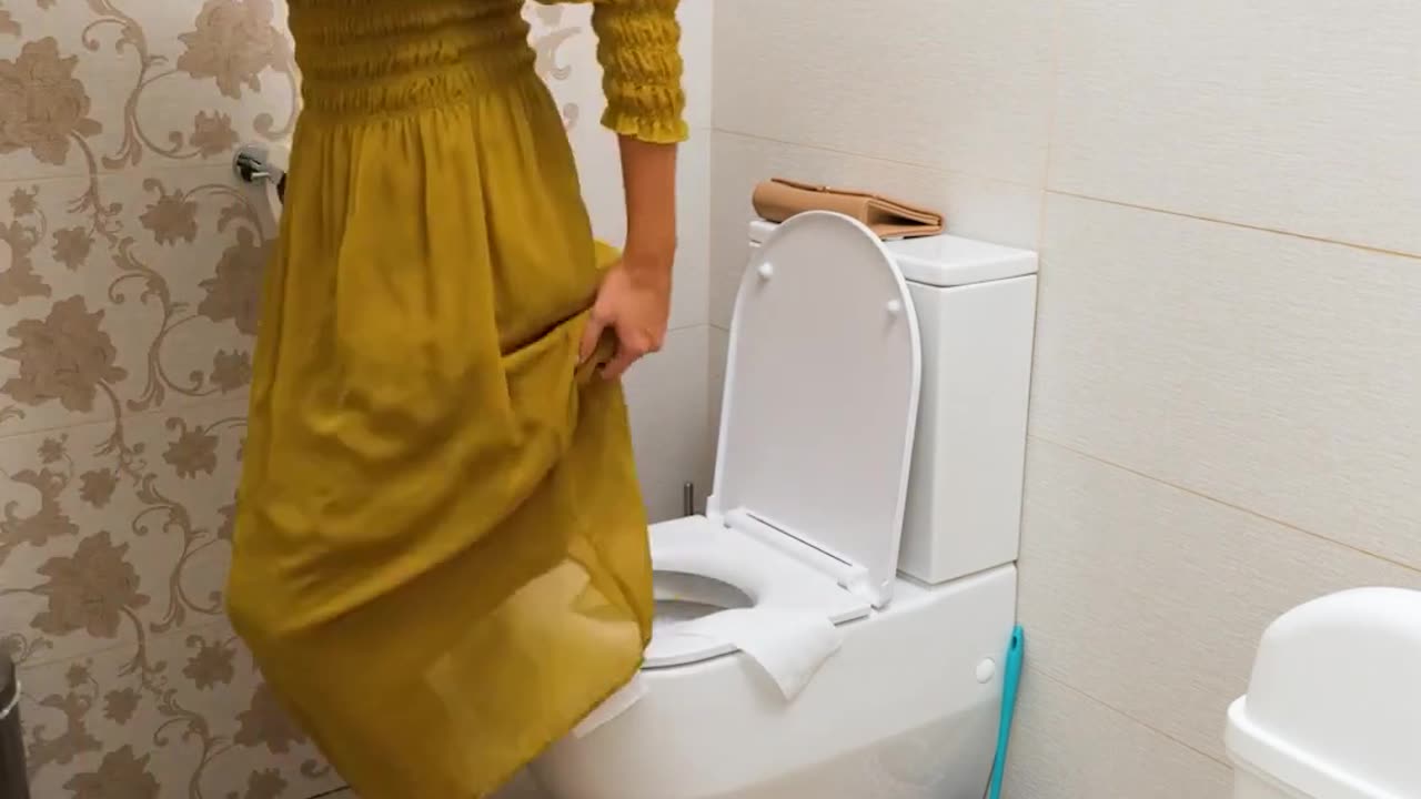 AWKWARD BATHROOM SITUATIONS AND HOW TO MAKE THEM BETTER
