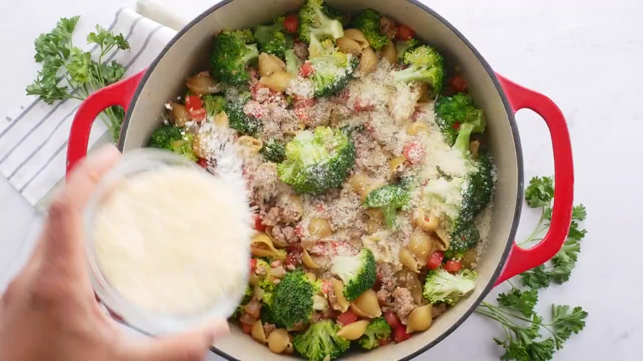 Ground Turkey and Broccoli Pasta| 30 Minute ONE POT Meal