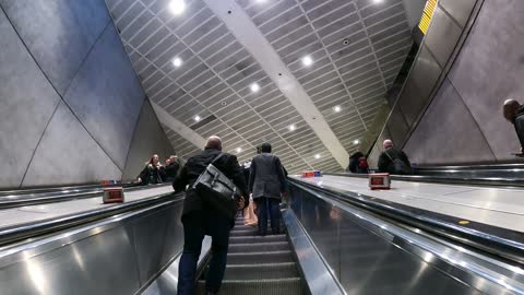 Escalators ar the London bridge tube station..london ..8th Nov 2022