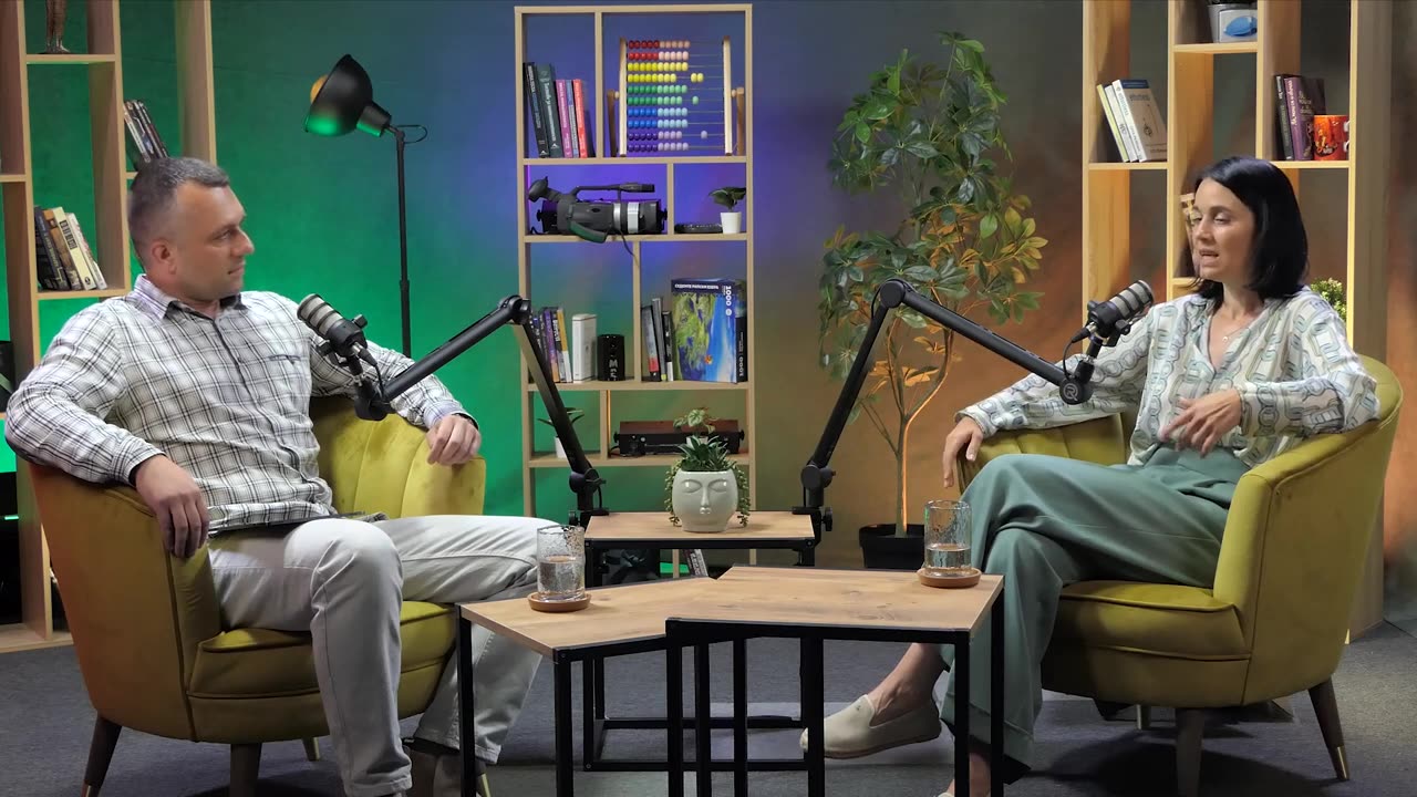 ДЕСИСЛАВА ДАМЯНОВА - ИЗКУСТВОТО ДА ЧЕТЕШ ХОРАТА _ МЕНСА Podcast [еп.#1]