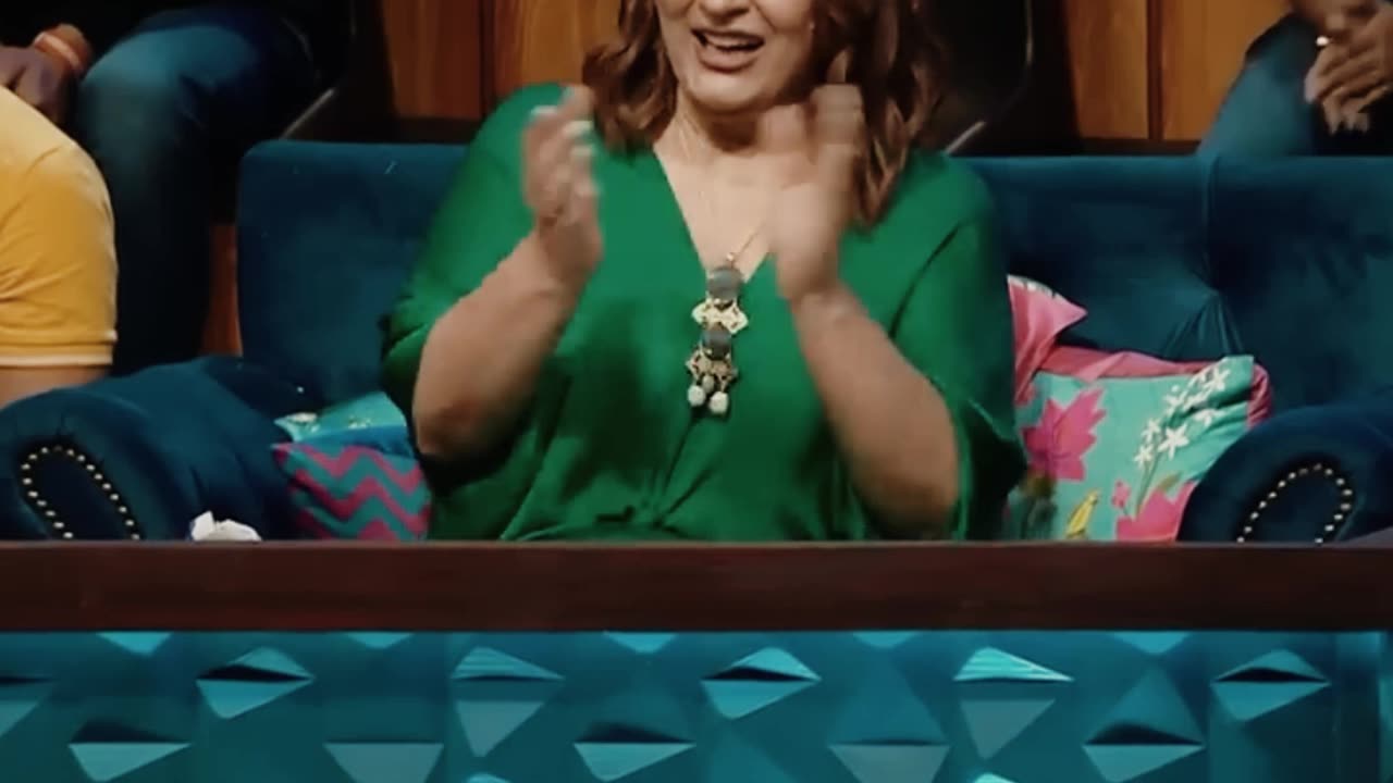 You have never seen such a person bent in love प्यार में ऐसा झुका हुआ इंसान आपने कही नही देखा होगा