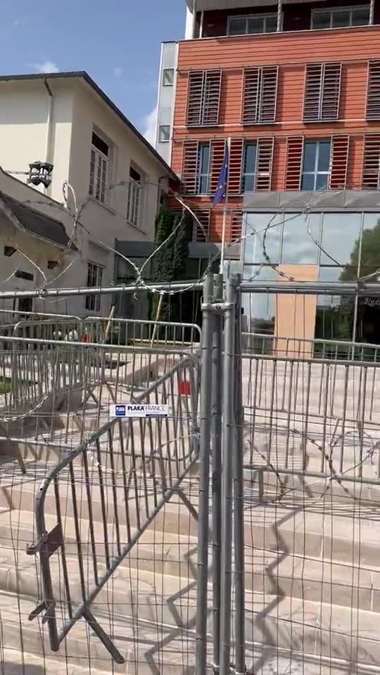 Violent unrest in Paris leads to vehicle ramming into suburb mayor's home