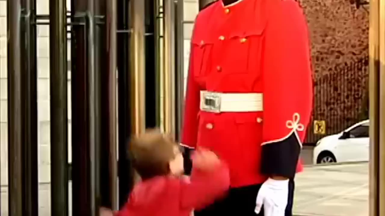 Palace guard prank😀😀😀#shorts #prank #funny #viral #trending