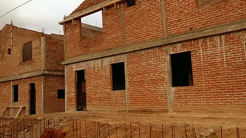 Se avanzaba en la obra, a pesar de la lluvia de esos días (05 y 08 de mayo 2024)