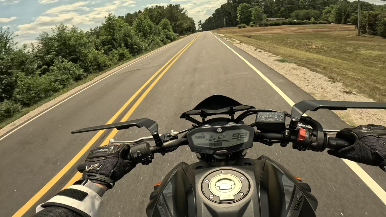 MT-07 Fast Ride Down Tiny Country Roads