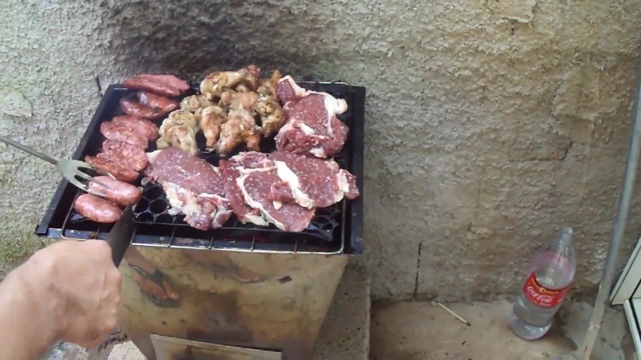 CHURRASCO BRASILEIRO SÓ UMA PALINHA vem mais breve .BRAZILIAN BBQ ONLY A PALM comes sooner.