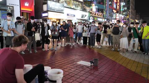 Every Busker needs a HYPE CROWD like this!