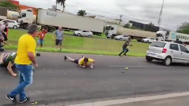 BR: Reports a Lula Supporter Ploughs Through Bolsonaro Supporters...