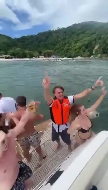 BOLSONARO CAPITÃO DA RESERVA