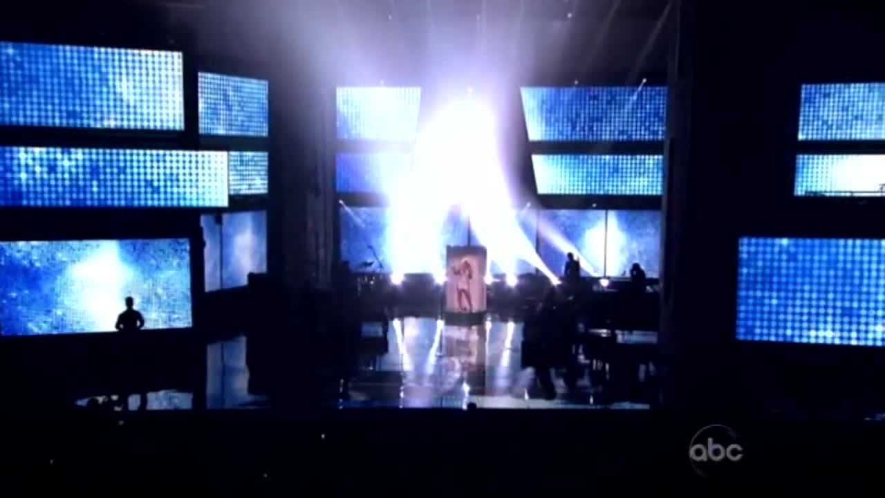 American Music Awards 2011 - Maroon 5 Ft. Christina Aguilera - Moves Like Jagger