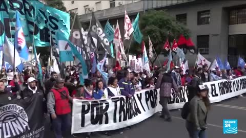 Protesters take to streets of Buenos Aires as Argentina economic crisis deepens • FRANCE 24