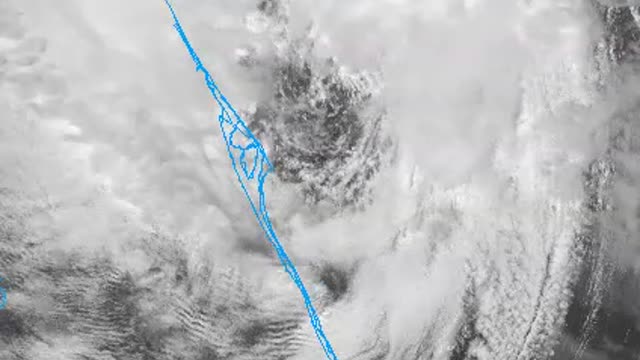 Hurricane IAN Spraying Inside the Eye 9-29-22