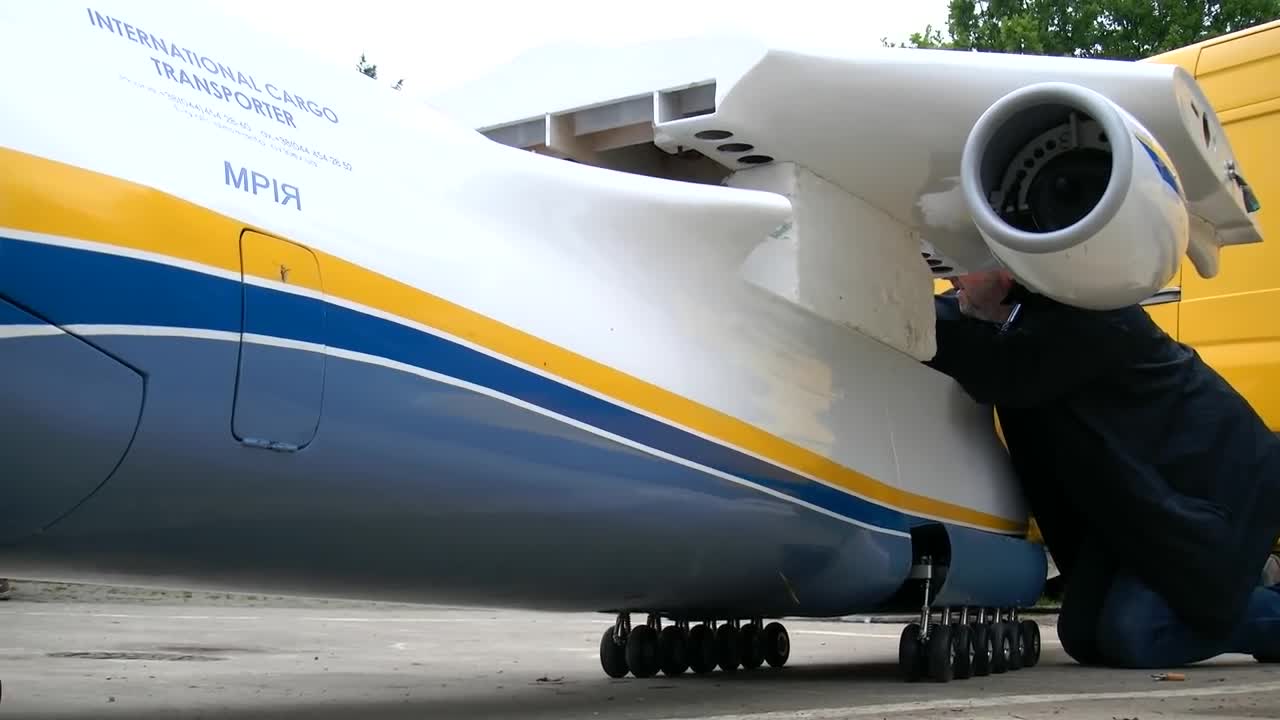 NICE FLIGHT AND HARD LANDING !!! GIGANTIC 93KG XXXL RC ANTONOV AN-225 MRIJA SCALE MODEL AIRCRAFT-5