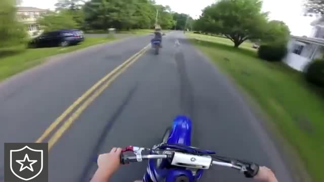 COPS VS DIRTBIKES - POLICE CHASE GETAWAY!