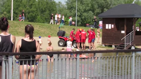 Pokaz Sądeckiego WOPR .Dzień Dziecka w Parku Wodnym Stawy Stary Sącz. 28.05.2016